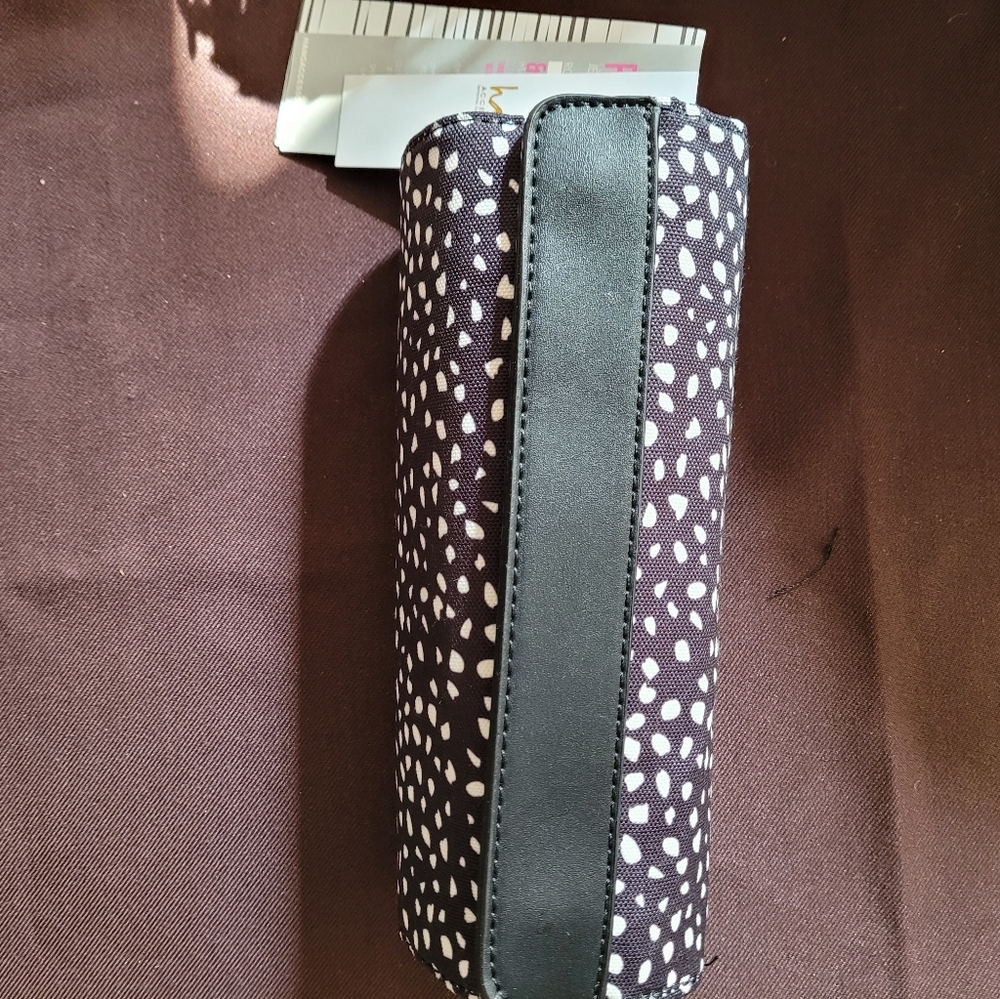 Raylen Jewelry Roll by Hang Accessories